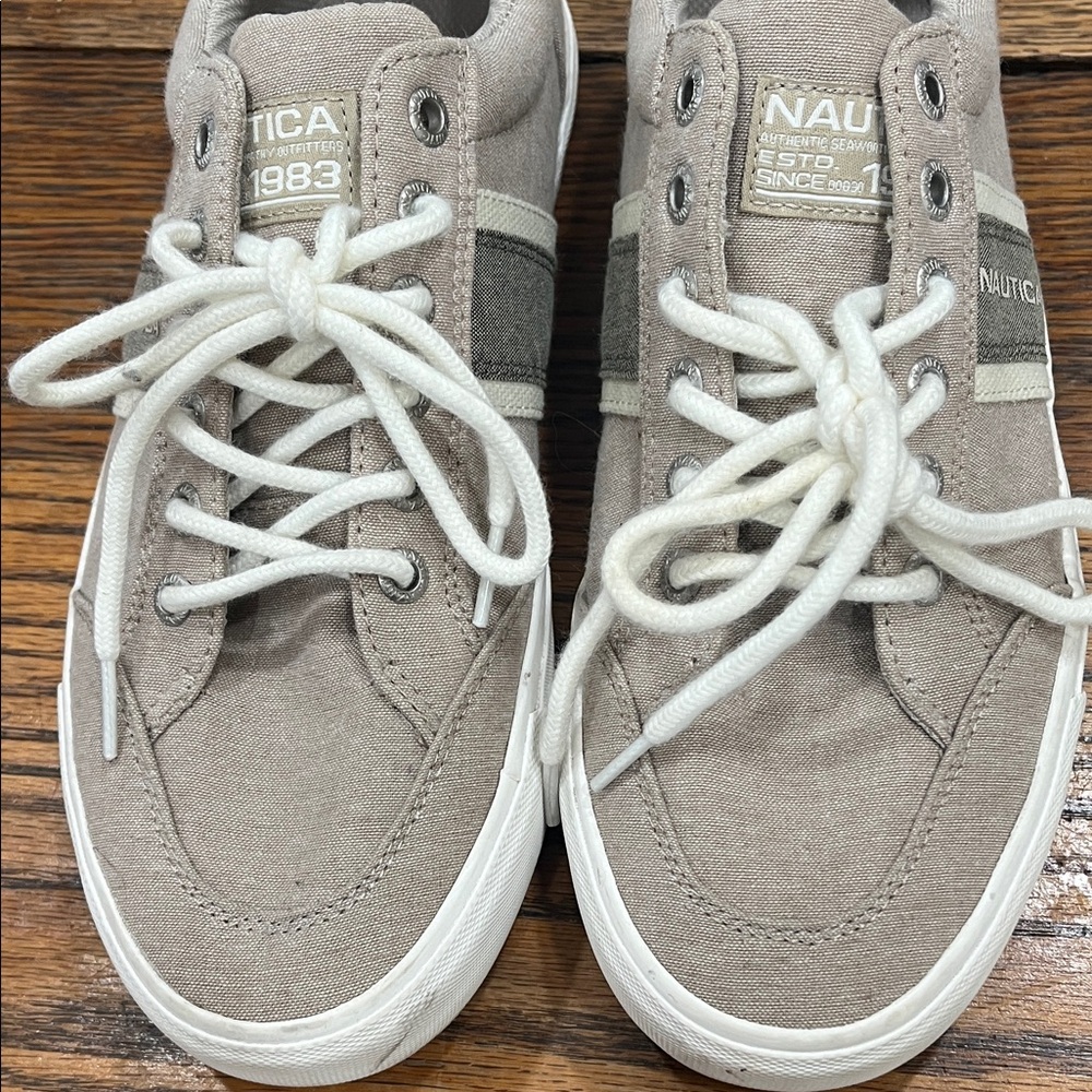 Nautica tennis shoe men’s size 8